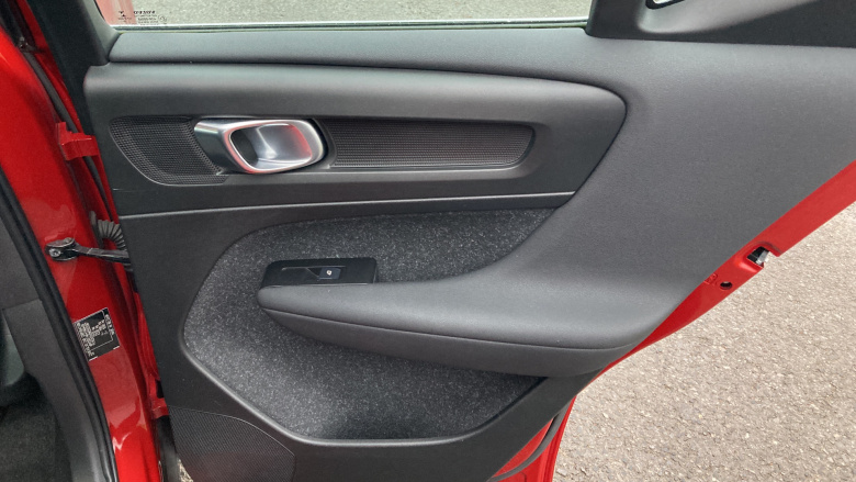 Volvo Xc40 2.0 B4P Inscription Pro 5dr Auto Petrol Estate